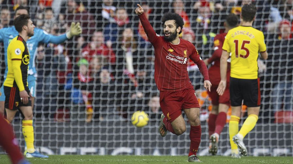 Doblete de Salah mantiene al Liverpool en la cima de la Premier