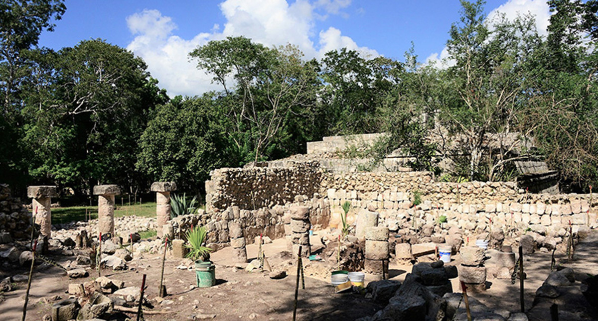 INAH hace importantes hallazgos en zona arqueológica de Chichén Itzá - salon-de-columnas-en-la-galeria-patio-de-la-luna