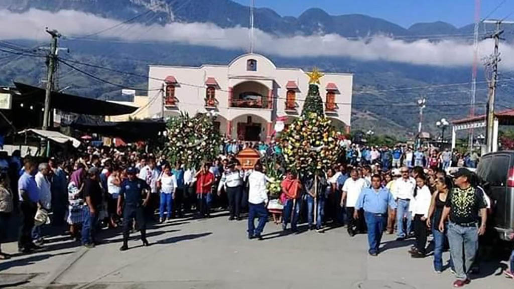Dan el último adiós al presidente municipal de San Felipe Jalapa de Díaz