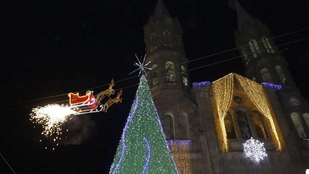 #Video ‘Santa Claus’ choca contra edificio en Tlaxcala