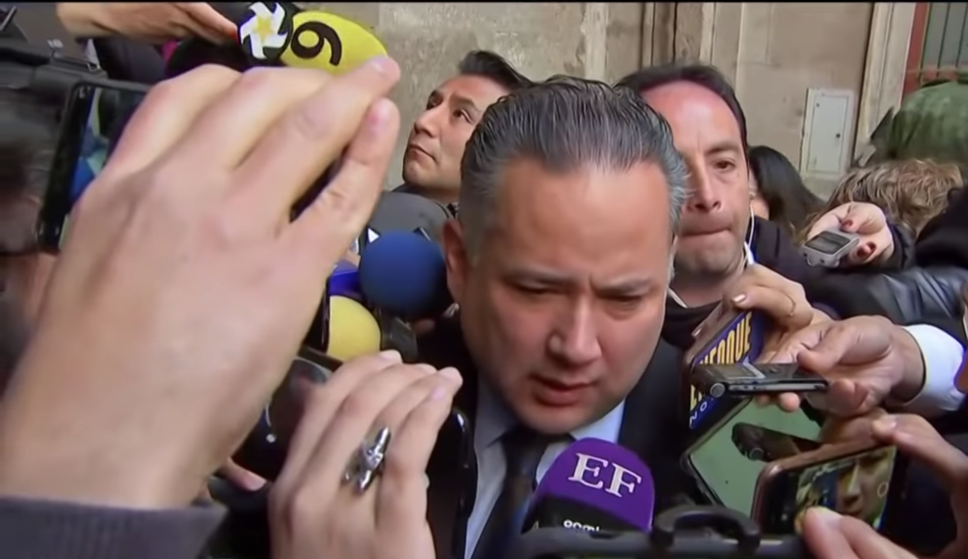 Genaro García Luna trianguló recursos con el método de “pitufeo”