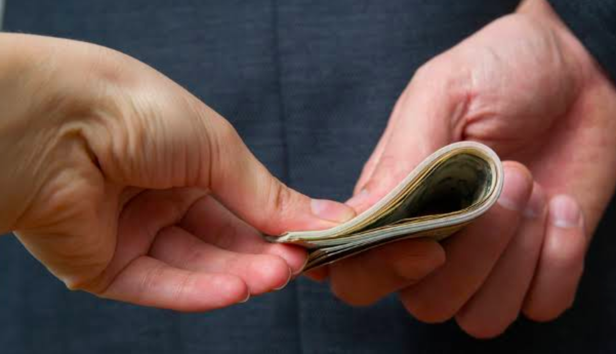 Denuncian a funcionarios de Jaime Bonilla por exigir dinero a proveedores a cambio de contratos