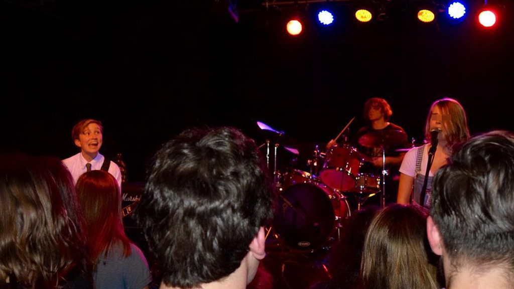 Arrestan en Nueva York a niño de 13 años por asesinato de universitaria - tess-era-vocalista-de-la-banda-patient-o