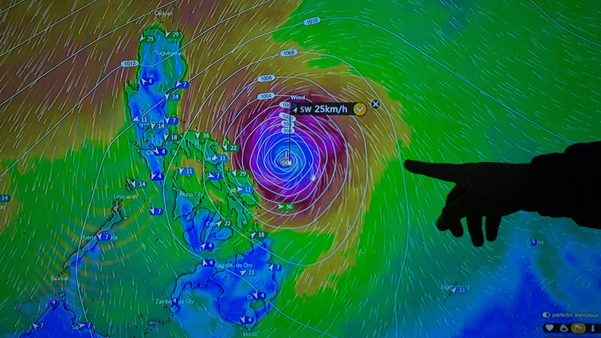 Desalojan el noreste de Filipinas ante la llegada del tifón Kammuri - tifon-kammuri