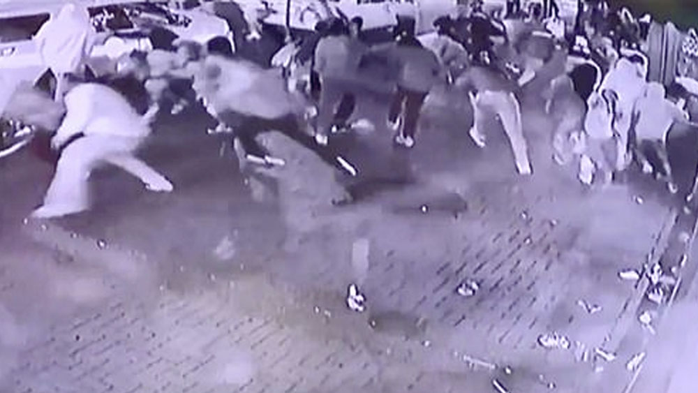 #Video Turistas huyen durante tiroteo en Nueva Orleans