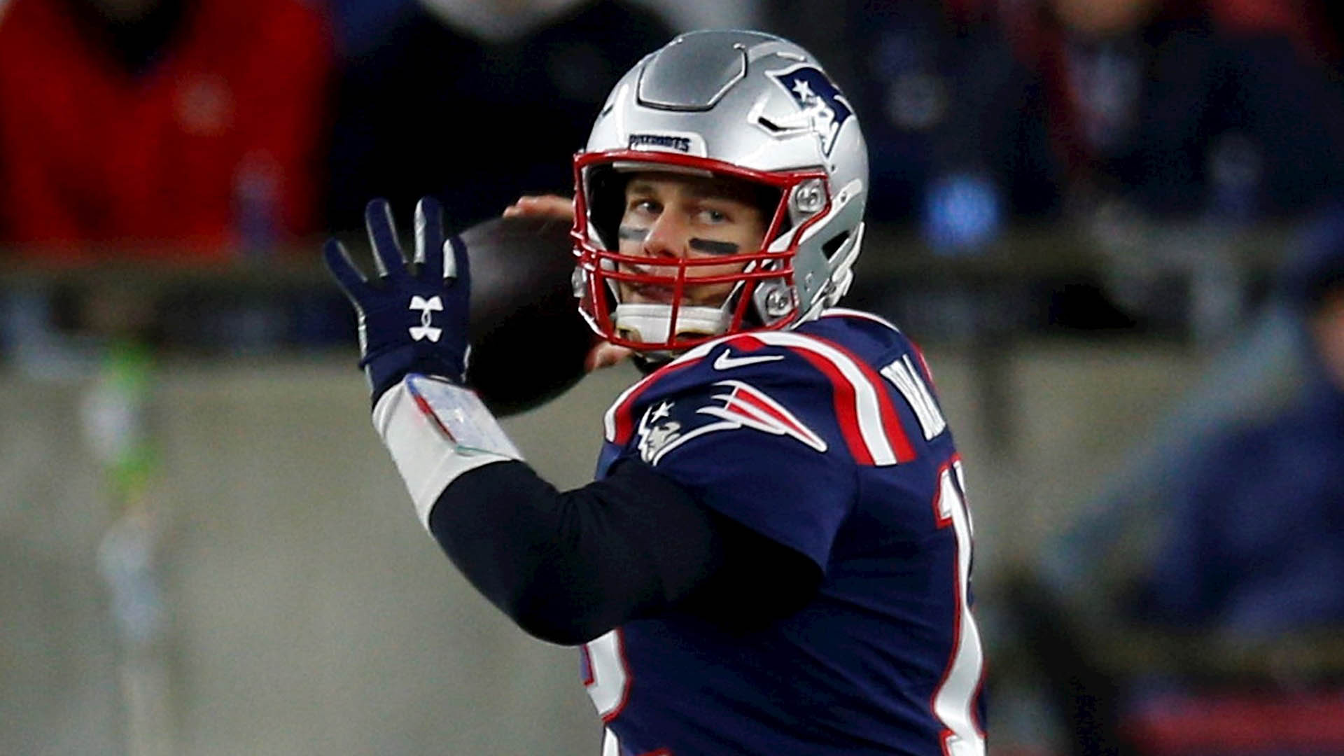 Tom Brady lleva a los Patriots a la postemporada y logra marca