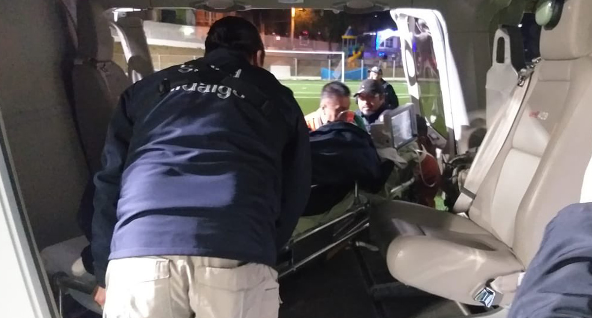 Castillo pirotécnico se desploma sobre cableado y electrocuta a siete en Hidalgo - traslado-de-heridos-al-hospital