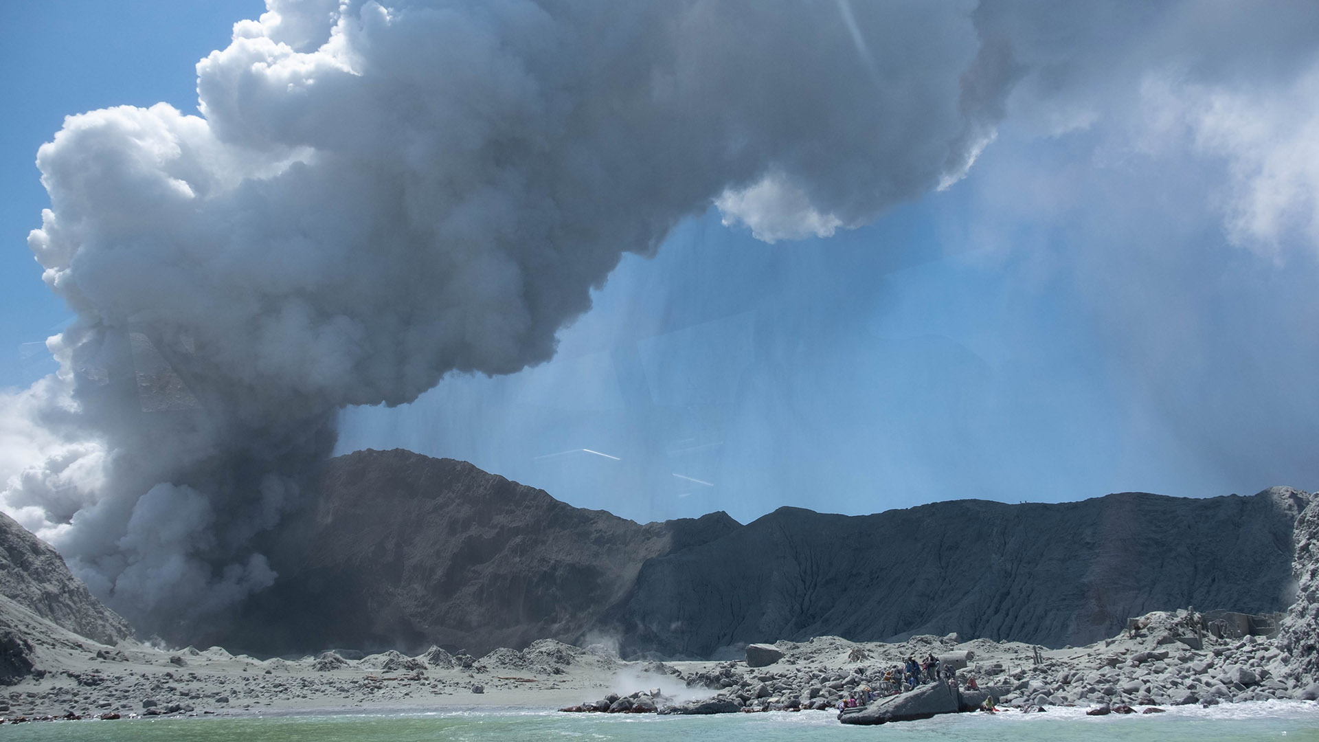 #Video Al menos cinco muertos por erupción de volcán Whakaari