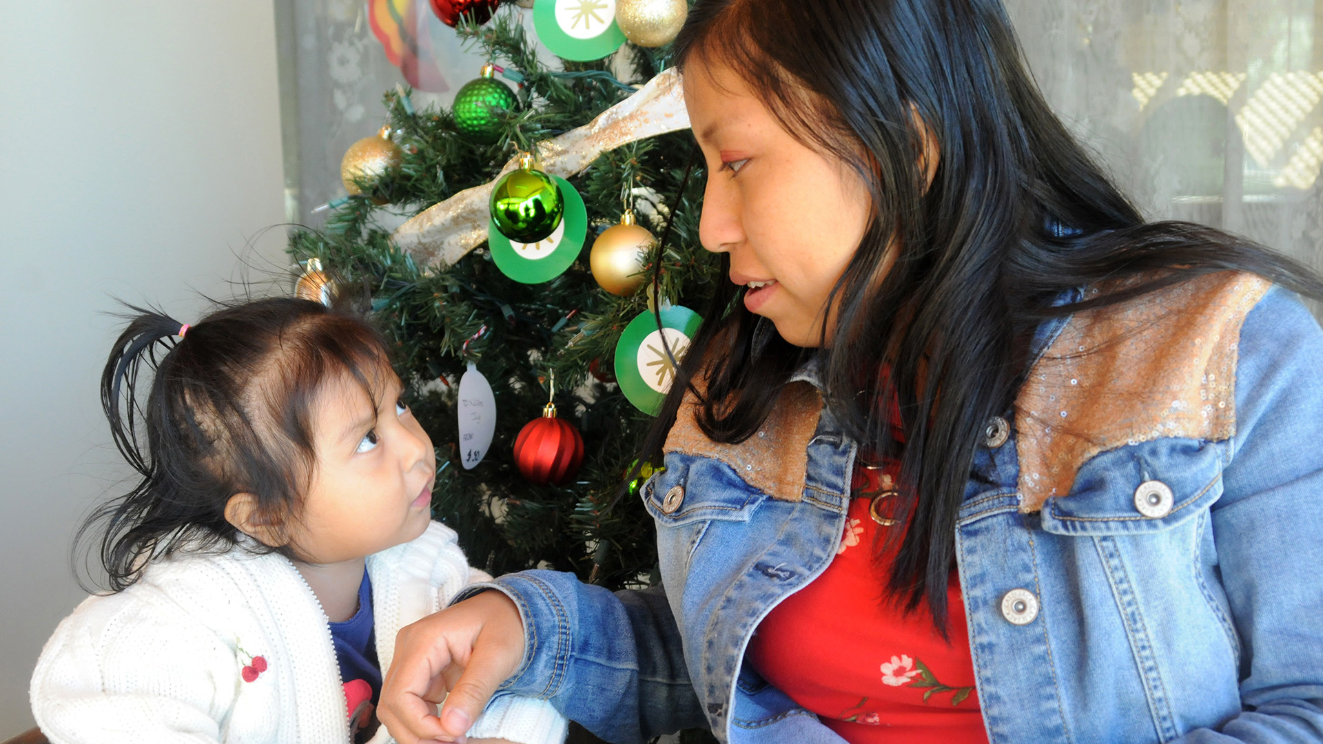 Iglesia acoge a migrante abandonada por su familia al llegar a EE.UU.