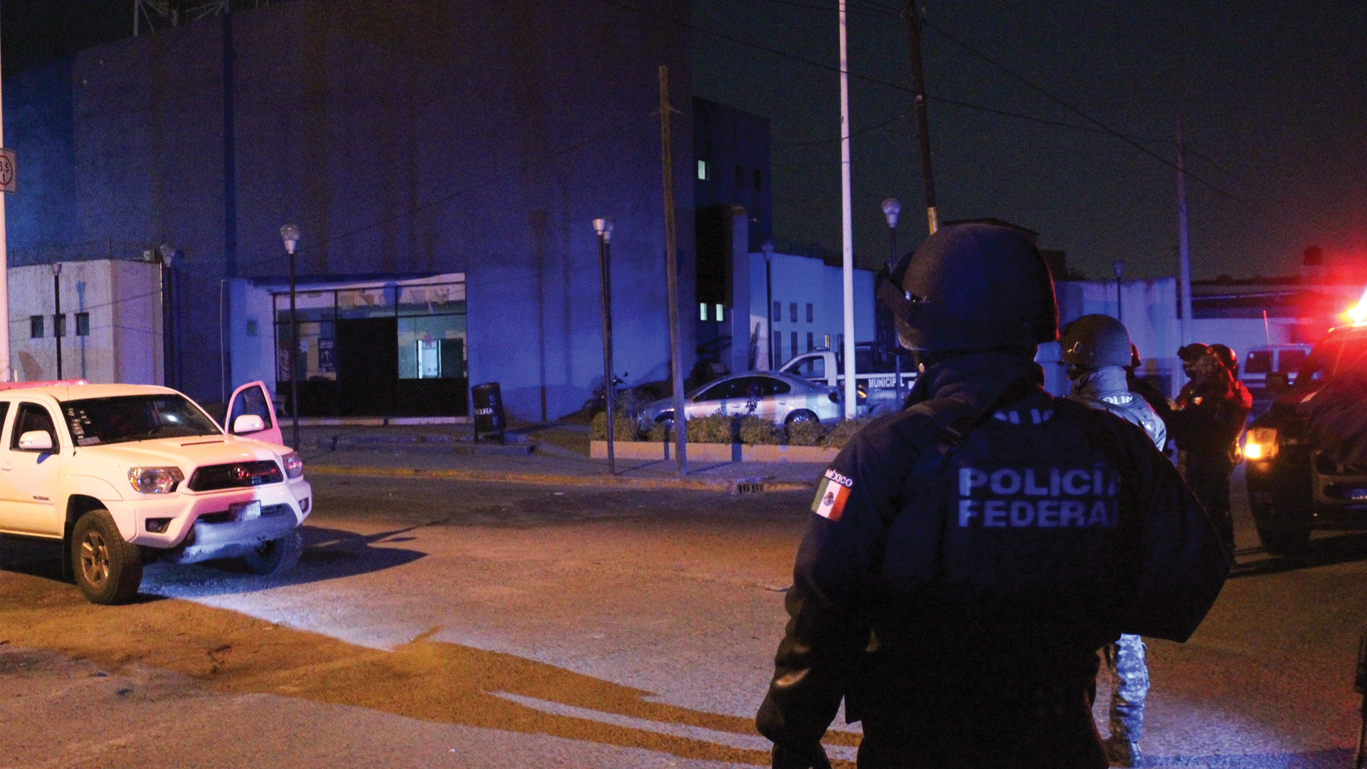 Asesinan a tres policías y secuestran a cinco en Guanajuato