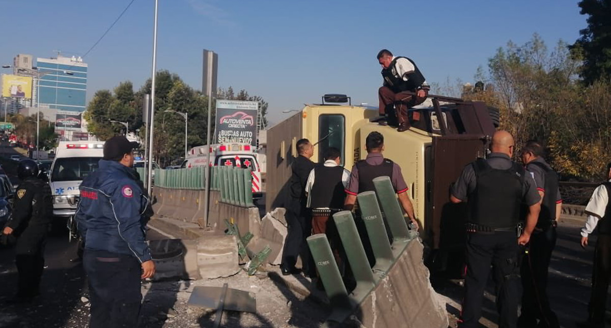 Vuelca camioneta de valores sobre Río San Joaquín