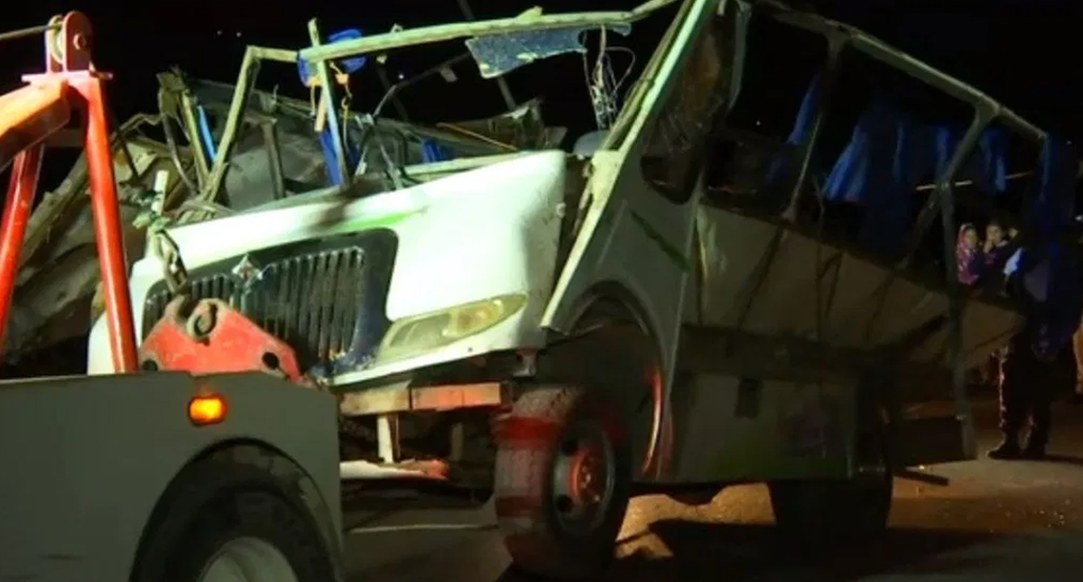 Vuelca autobús en Hidalgo dejando un pasajero muerto y 30 heridos