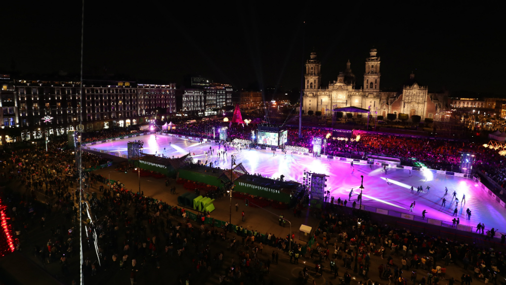 Abre la pista de hielo ecológica en el Zócalo capitalino