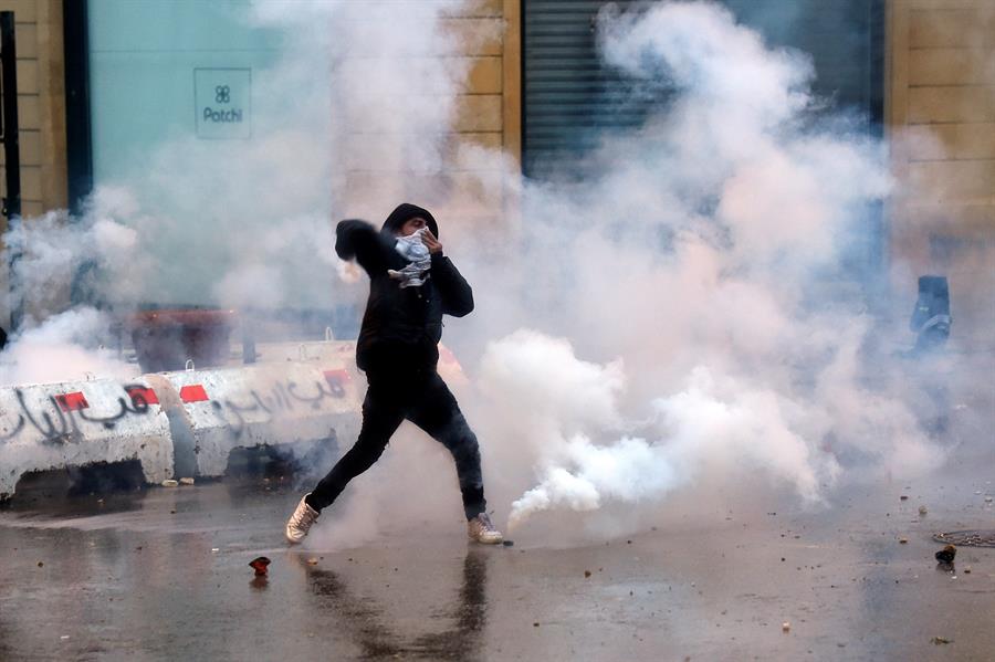 Al menos 100 heridos durante protestas en Beirut - 0bf69c713710e252b647b3aa8014df02cf30f6cfw