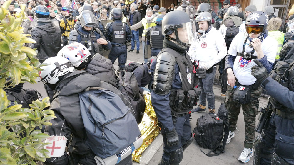 Al menos 15 detenidos en manifestación de “chalecos amarillos” en París