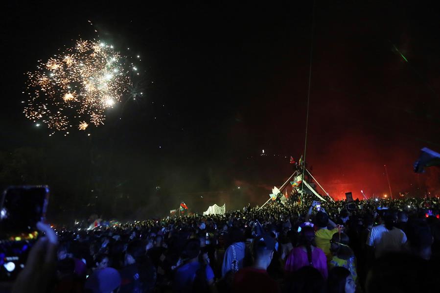 Celebran Año Nuevo en zona cero de protestas en Chile - 76c0e0b8d30799e06f2ce717451c4ade6279d95aw
