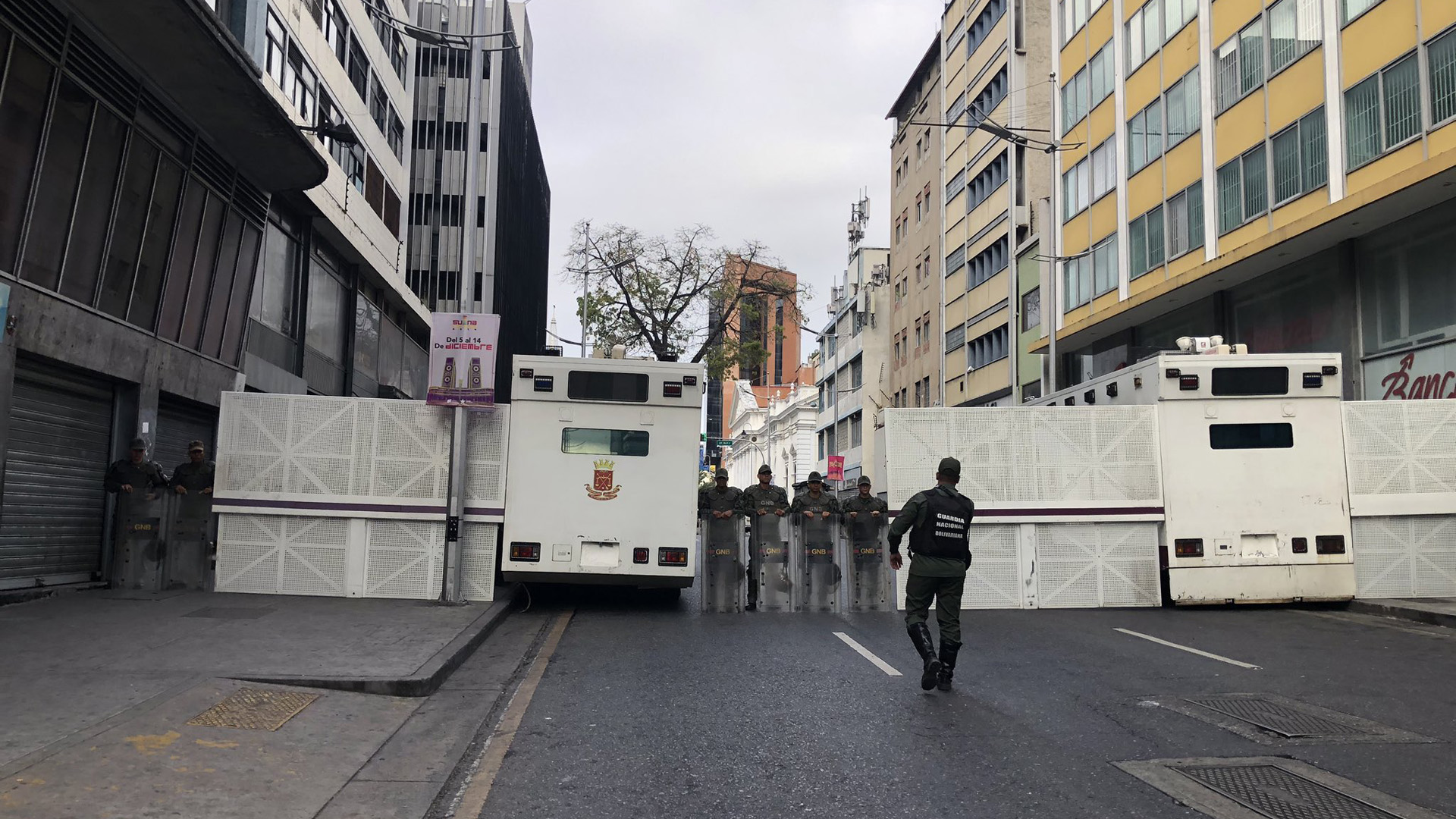 Policía de Venezuela impide a Guaidó entrar a la Asamblea Nacional