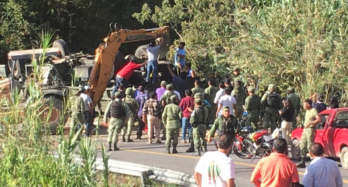 General Luis Cresencio Sandoval lamenta muerte de militares en accidente de Oaxaca General Luis Cresencio Sandoval lamenta muerte de militares en accidente de Oaxaca