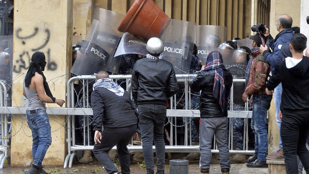 Al menos 100 heridos durante protestas en Beirut