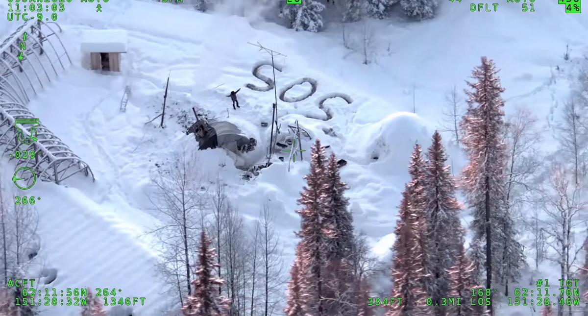 Rescatan a hombre que sobrevivió 23 días atrapado en la nieve de Alaska Rescatan a hombre que sobrevivió 23 días atrapado en la nieve de Alaska