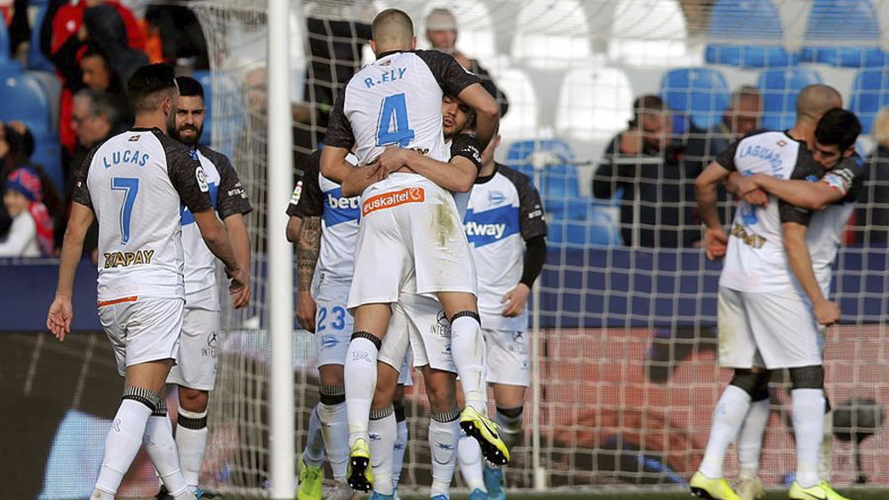 Aleix Vidal da triunfo al Alavés ante el Levante