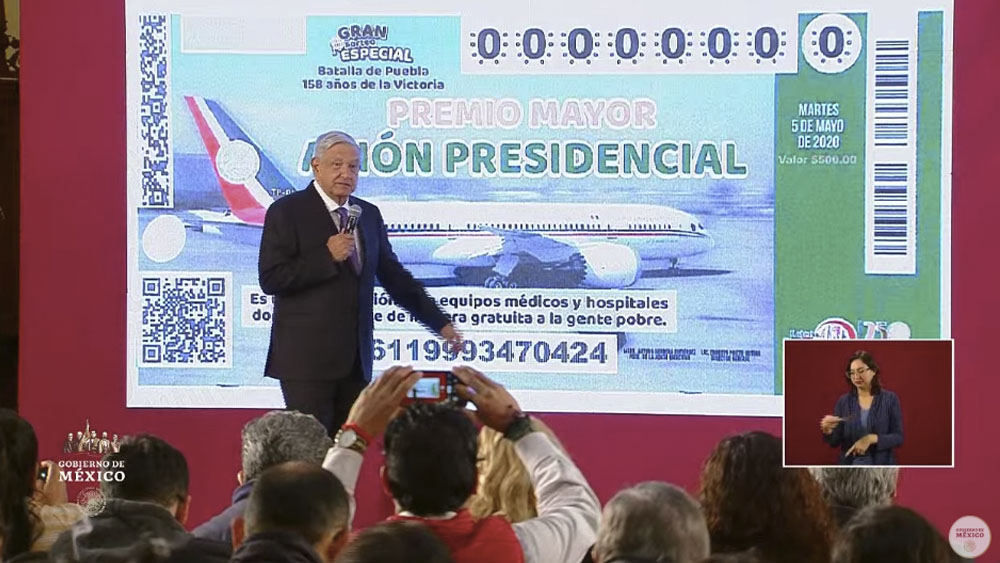 Presentan el cachito de lotería para rifar el avión presidencial
