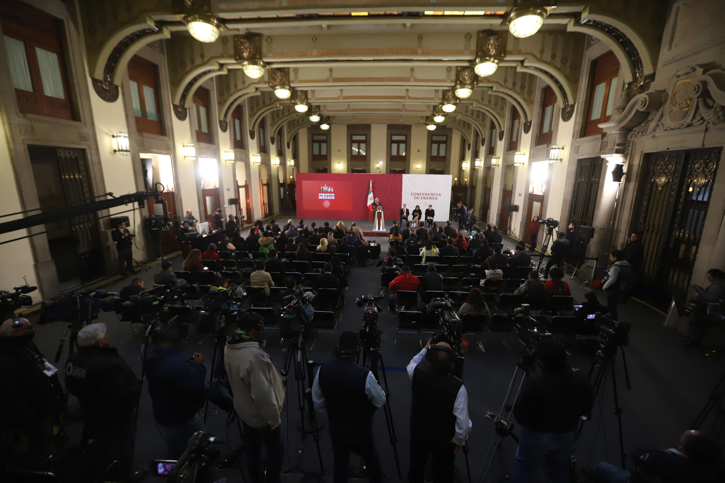 AMLO dice respetar opinión de Muñoz Ledo sobre GN; niega reunión (24-01-2020)