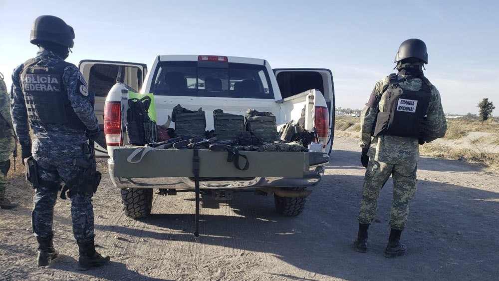 Aseguran armamento y droga en campamento clandestino de Michoacán