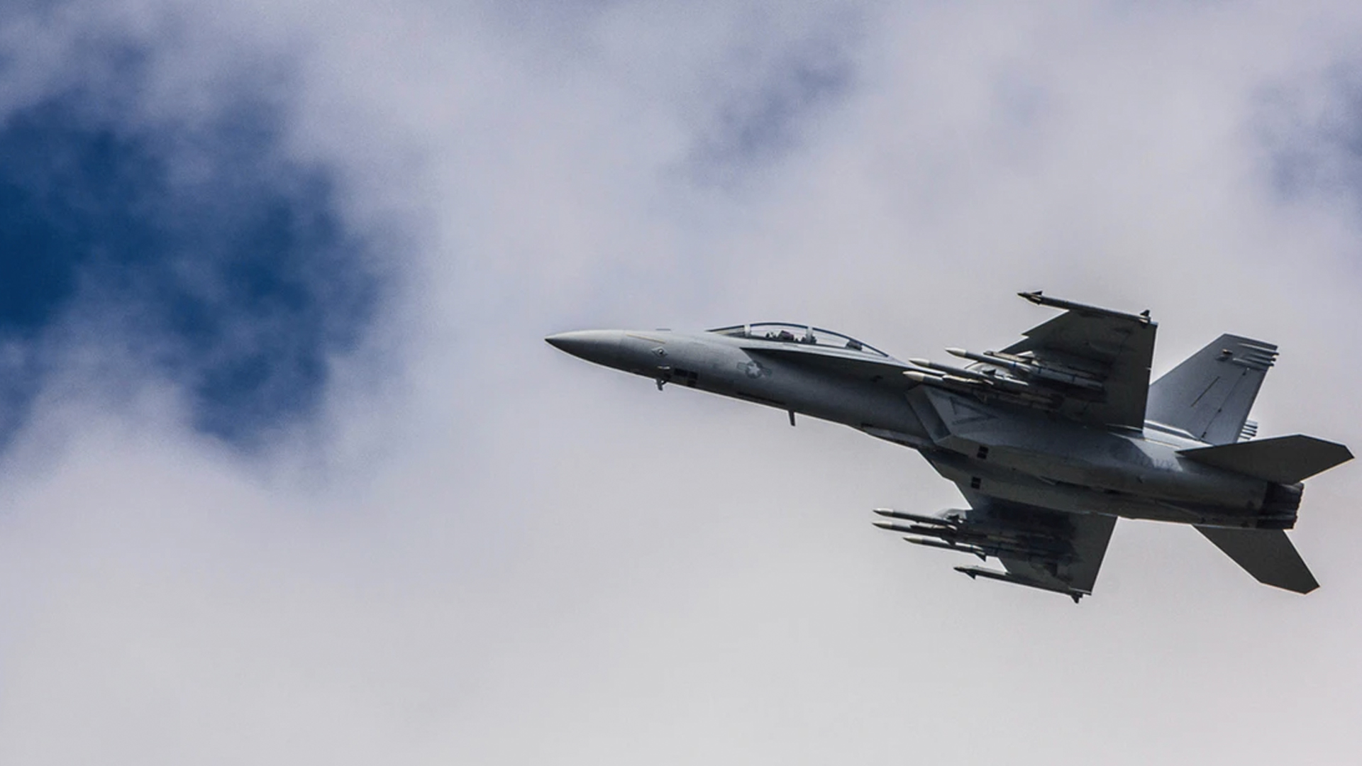 Fuentes iraquíes confirman el impacto de misiles en base con tropas de EE.UU.