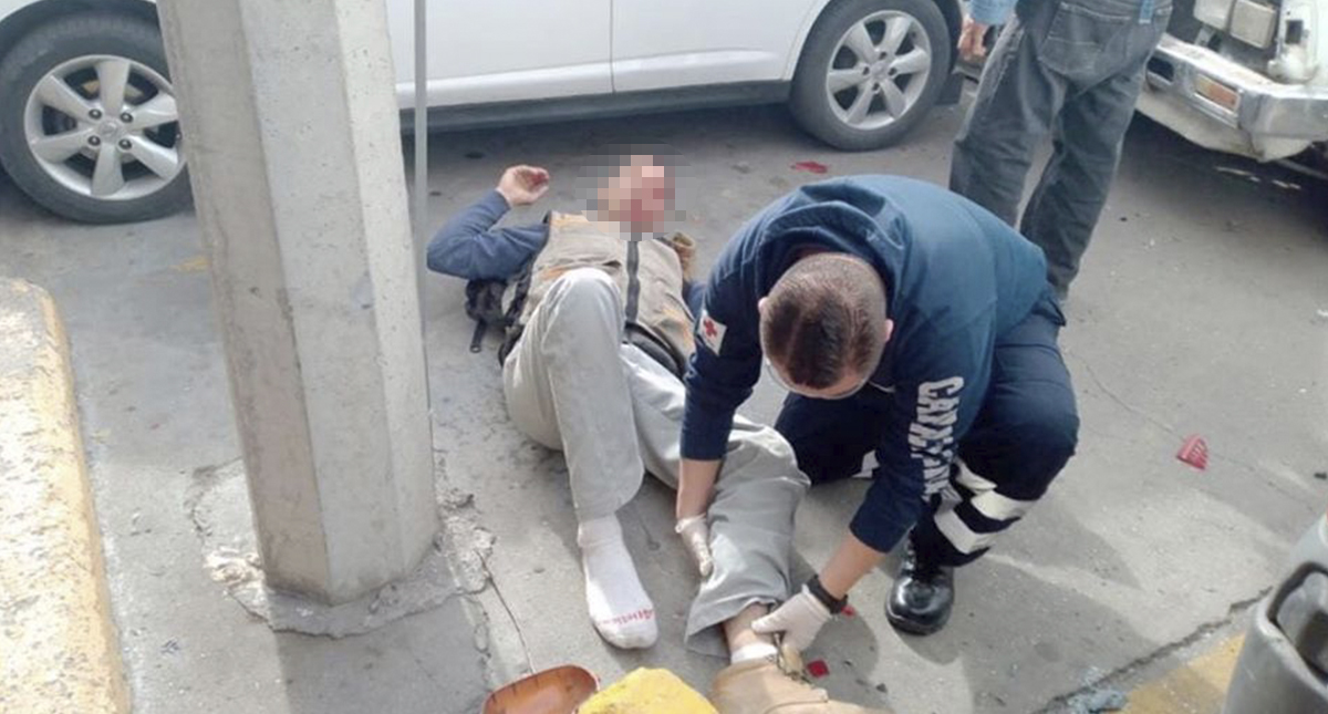 #Video Auto a toda velocidad atropella en Chihuahua a hombre - atencion-de-hombre-atropellado