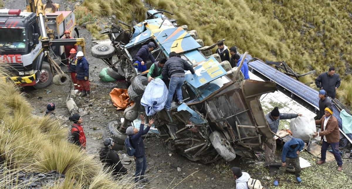 Accidente de autobús en Bolivia deja al menos 15 muertos