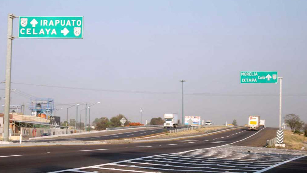 Cierran la autopista Querétaro-Irapuato por incidente