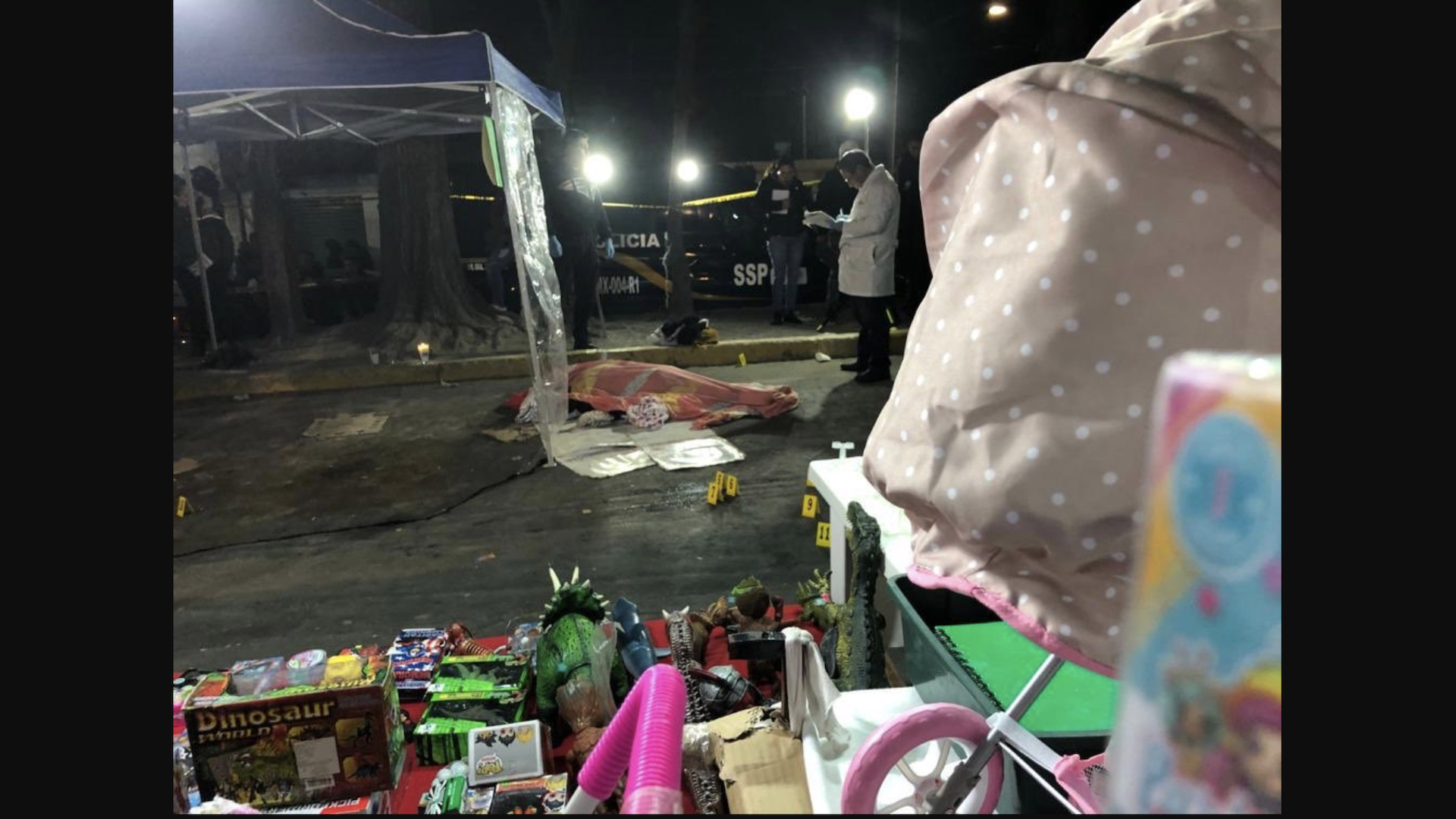Balacera en tianguis de juguetes en Iztapalapa deja un muerto y tres heridos