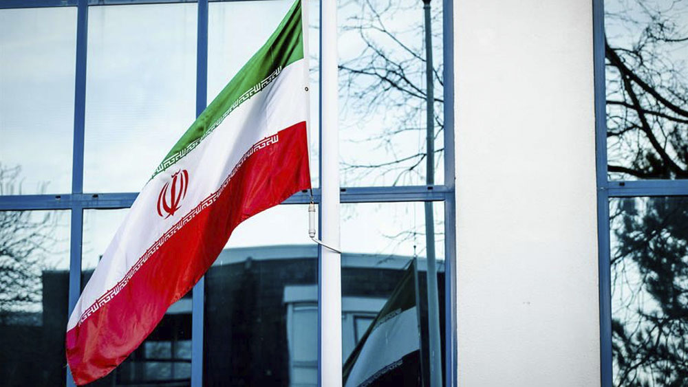 Iraníes celebran ataques contra objetivos estadounidenses en Irak