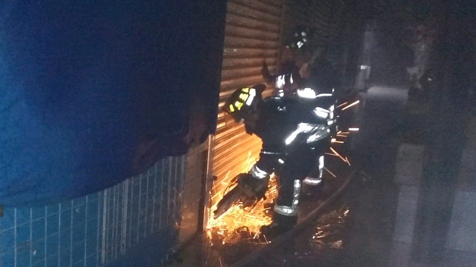 Controlan incendio en Mercado Morelos; no hay heridos