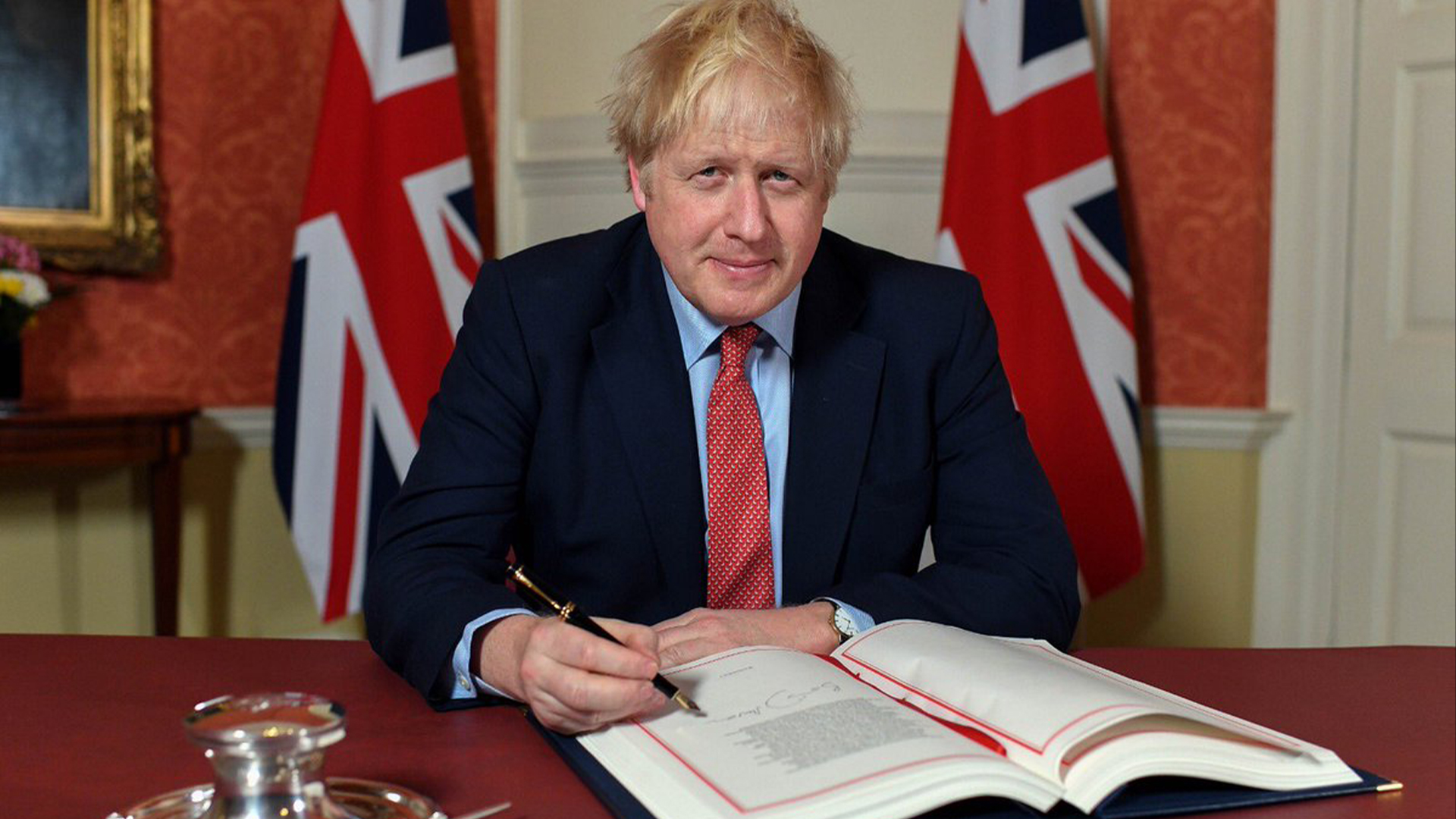 Boris Johnson firma acuerdo de retirada de la Unión Europea