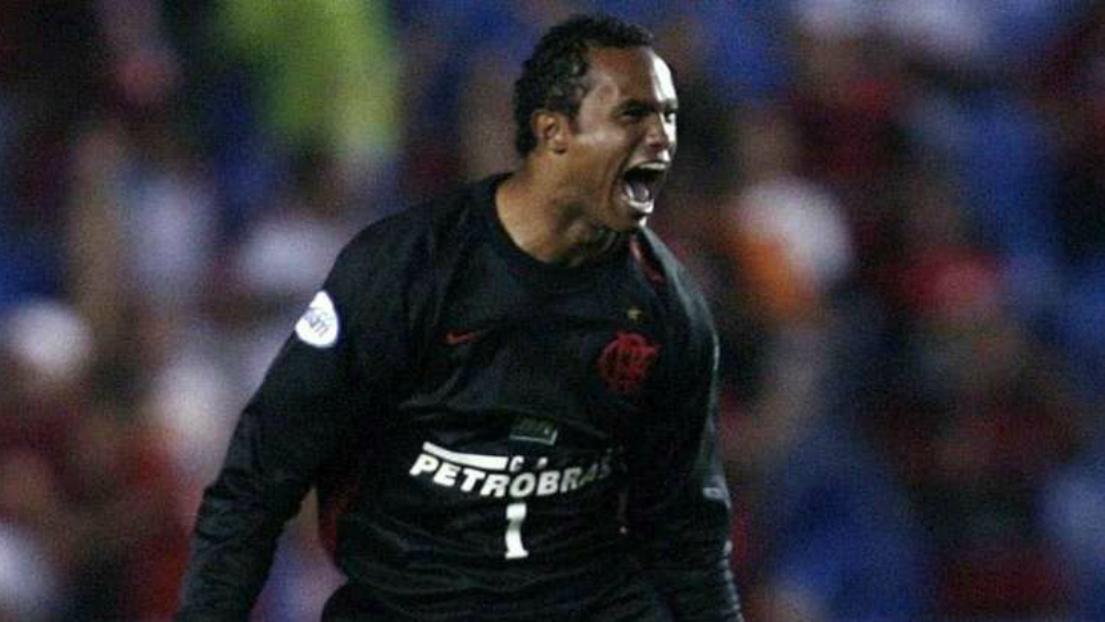 Aficionados y patrocinadores impiden contratación de portero condenado por asesinato