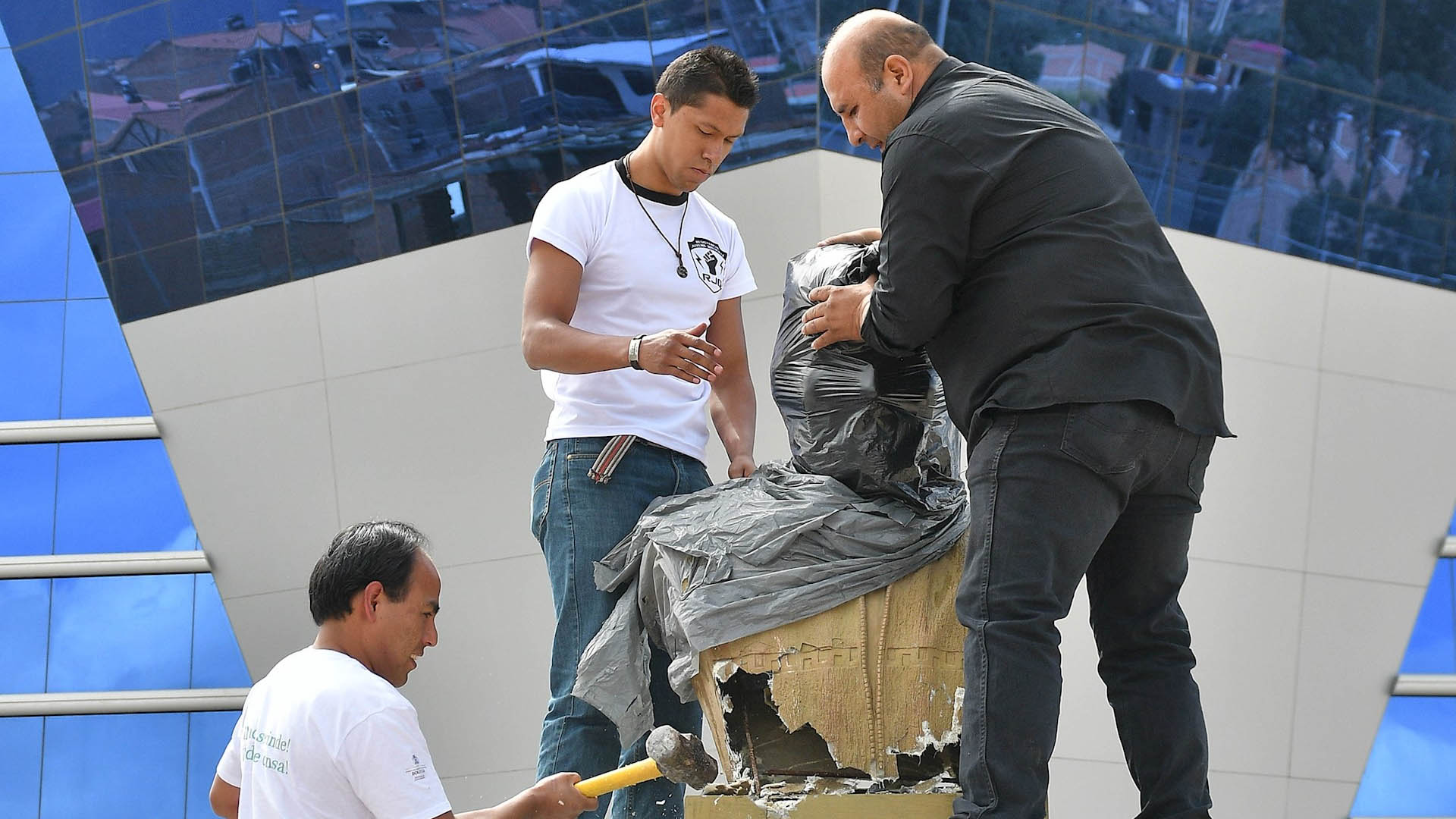 Retiran un busto y el nombre de Evo Morales de instalación deportiva en Bolivia