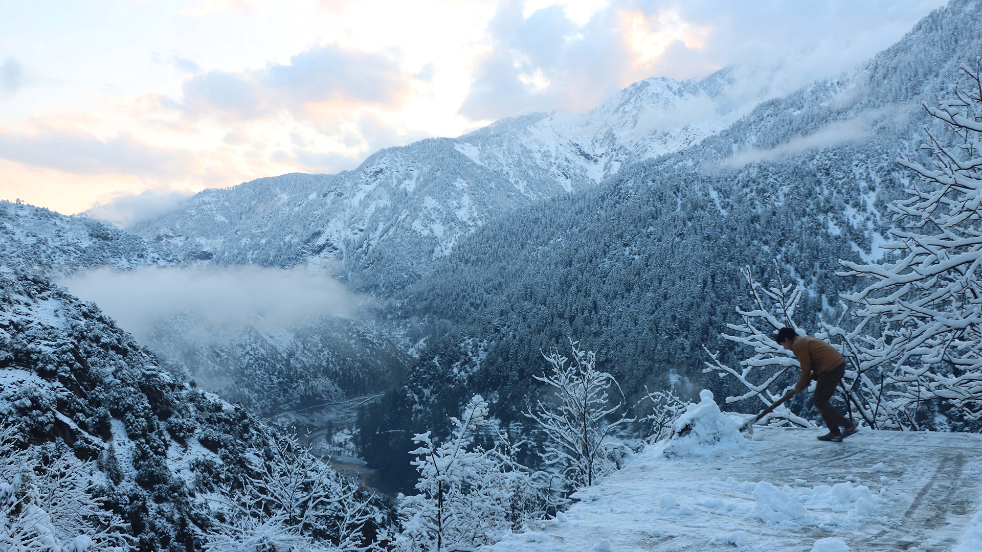 Avalanchas y nevadas en Cachemira dejan 71 muertos - cachemira-ha-sido-azotada-por-fuertes-nevadas-avalanchas-y-lluvias