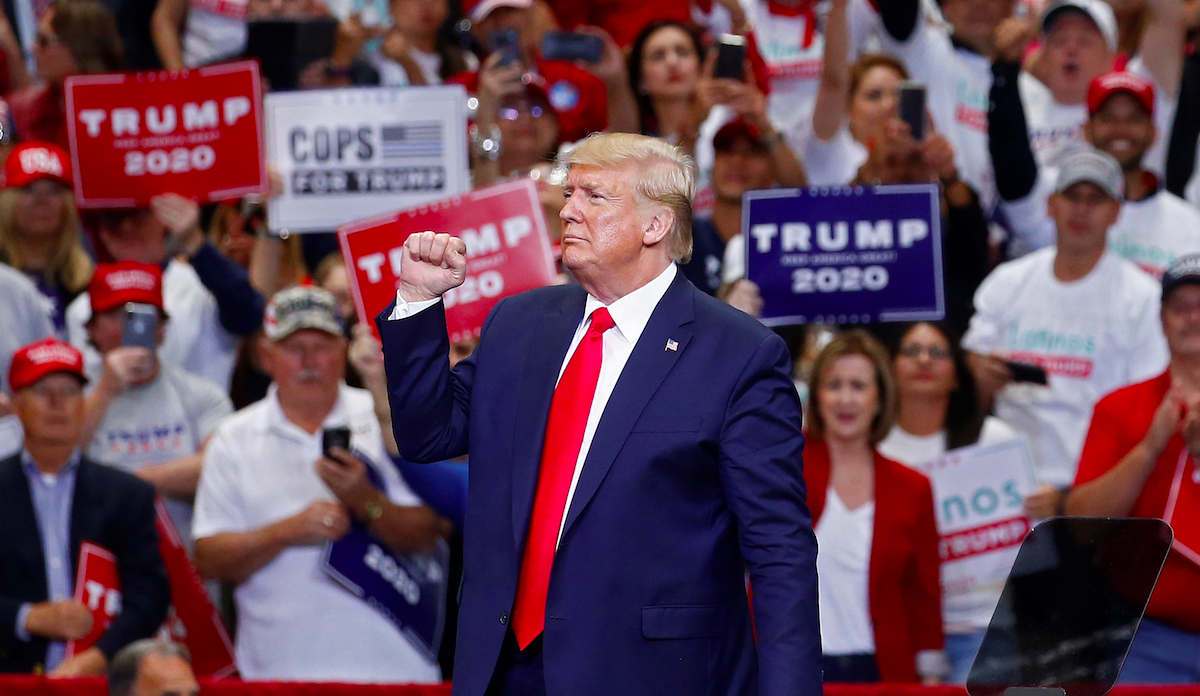 Campaña de Donald Trump supera recaudación de demócratas