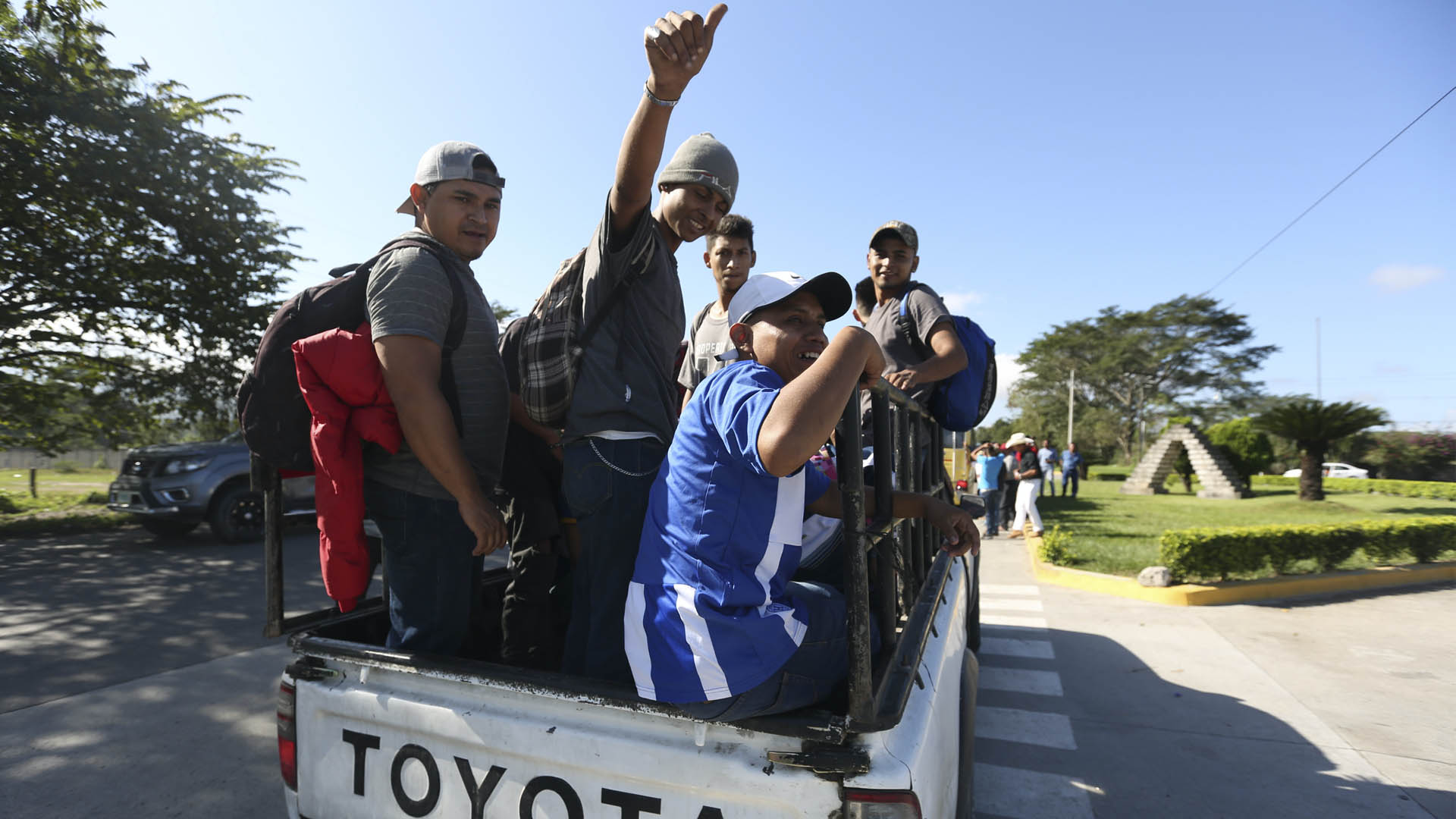 Caravana migrante desafía políticas de Trump y se acerca a México