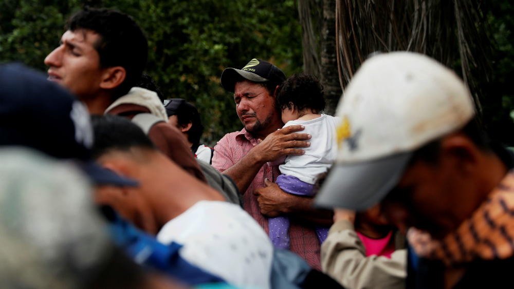 Obligan a caravana migrante a retornar a frontera entre Guatemala y Honduras
