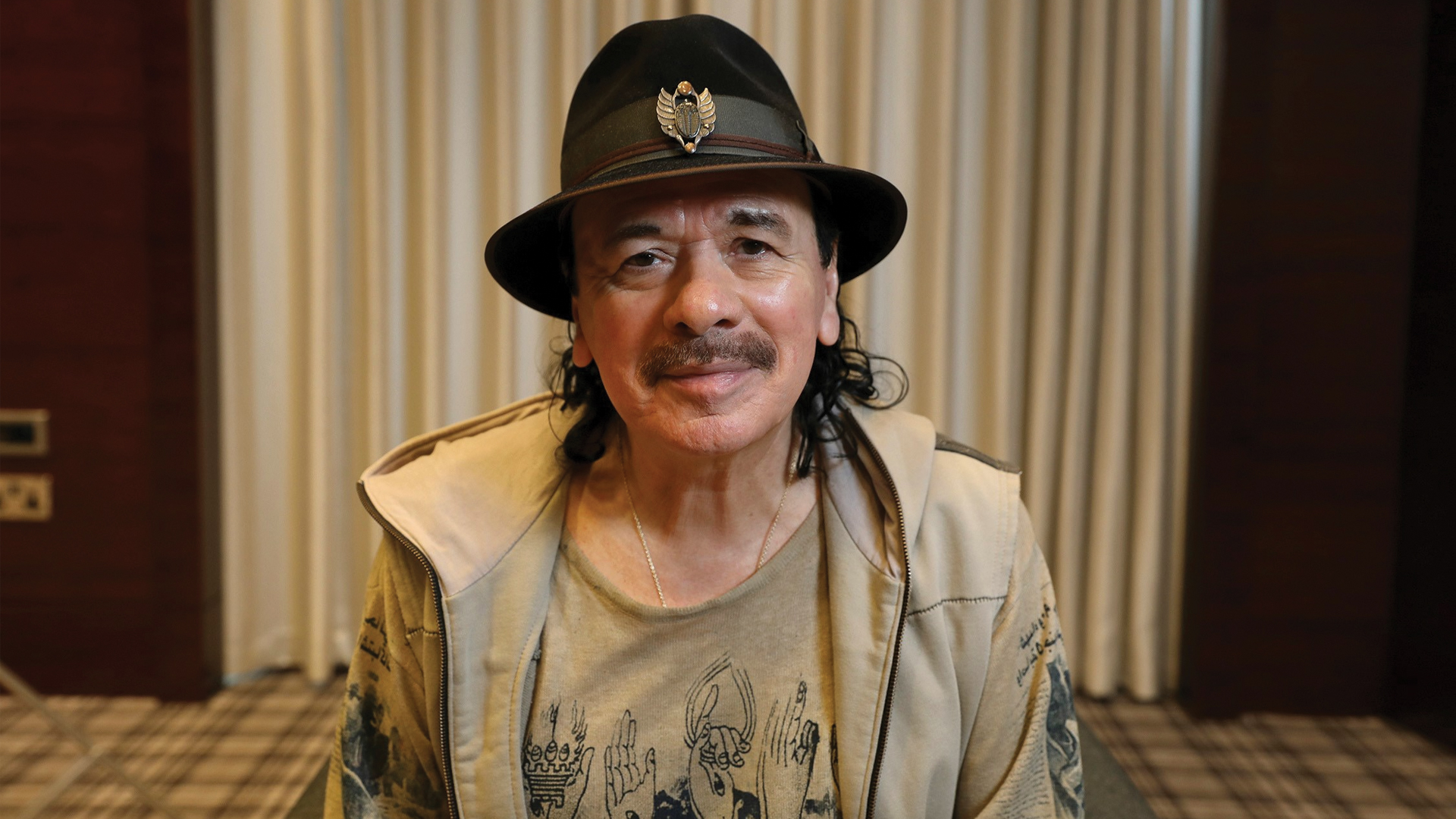 Carlos Santana comercializará sus propios productos de mariguana
