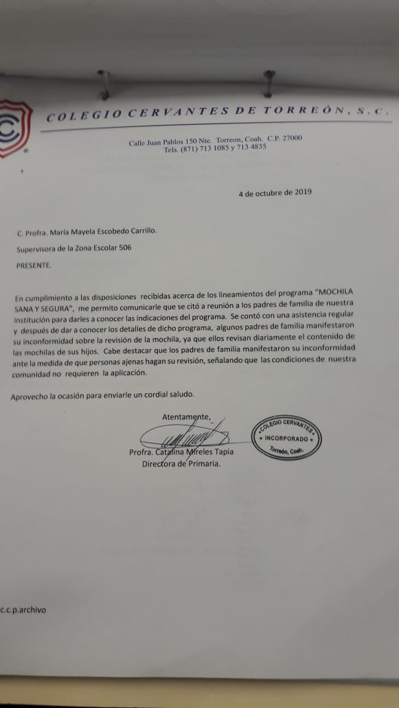 Padres de familia del colegio Cervantes manifestaron su inconformidad a la revisión de mochilas - carta-colegio-torreon