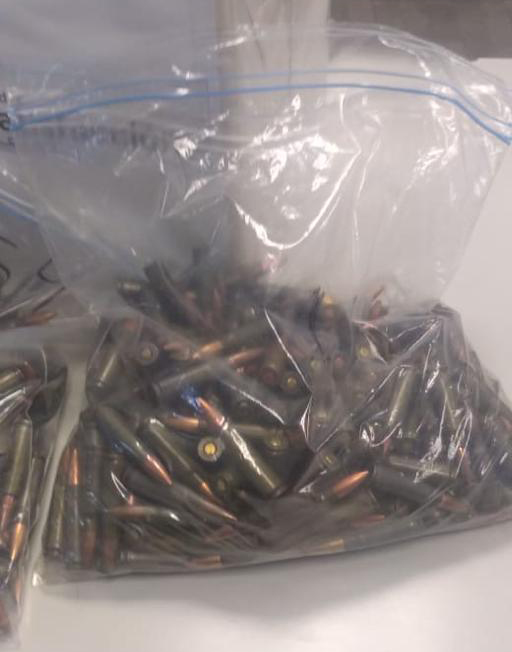 FGR asegura armas y drogas en empresas de paquetería - cartuchos-utiles-asegurados