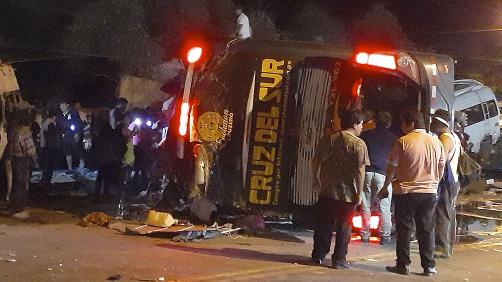 Choque de camión deja al menos 16 muertos en Perú