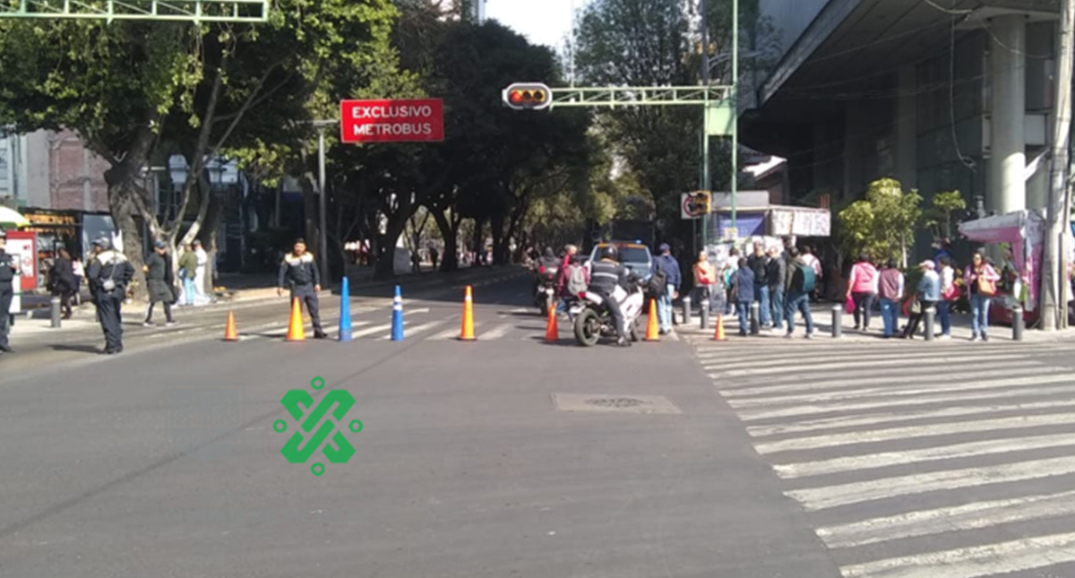 #Video Integrantes de la ANUEE marchan sobre Avenida Insurgentes
