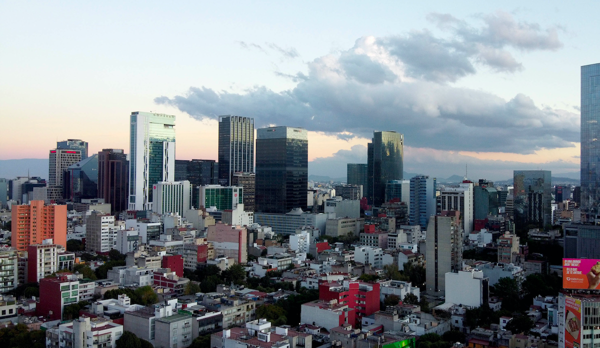 Activan alerta naranja en la Ciudad de México por fuertes vientos