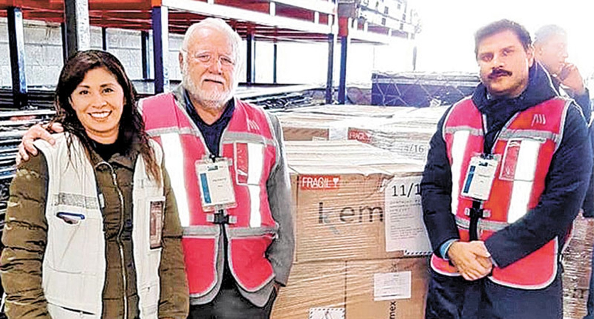 Insabi y Cofepris supervisan en AICM desembarco de medicamentos contra el cáncer