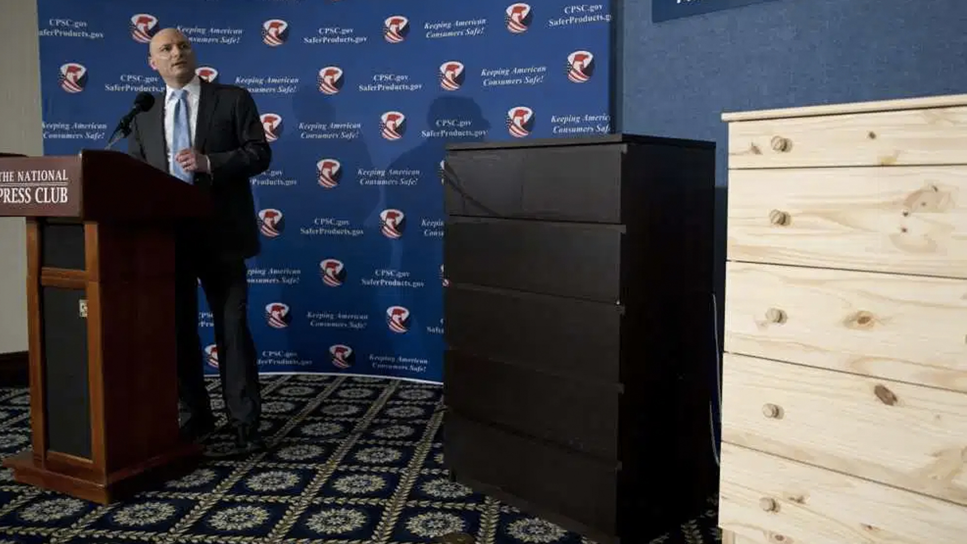 Ikea pagará 46 mdd a familia de niño que murió aplastado por una cómoda